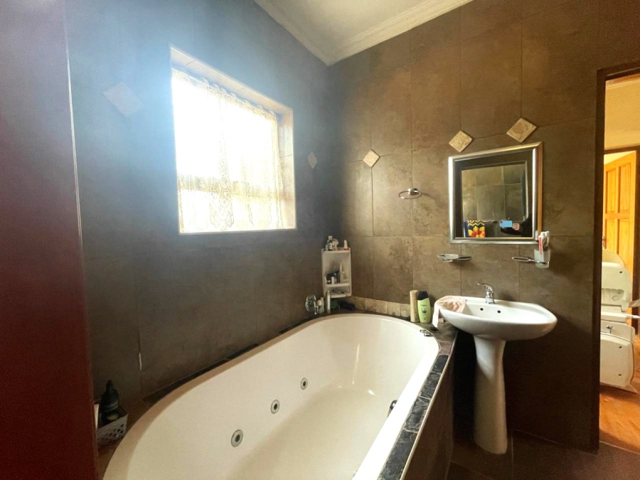 To Let 3 Bedroom Property for Rent in Country Club Western Cape